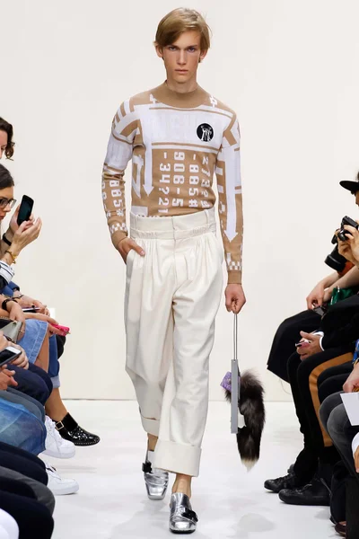 Look 28